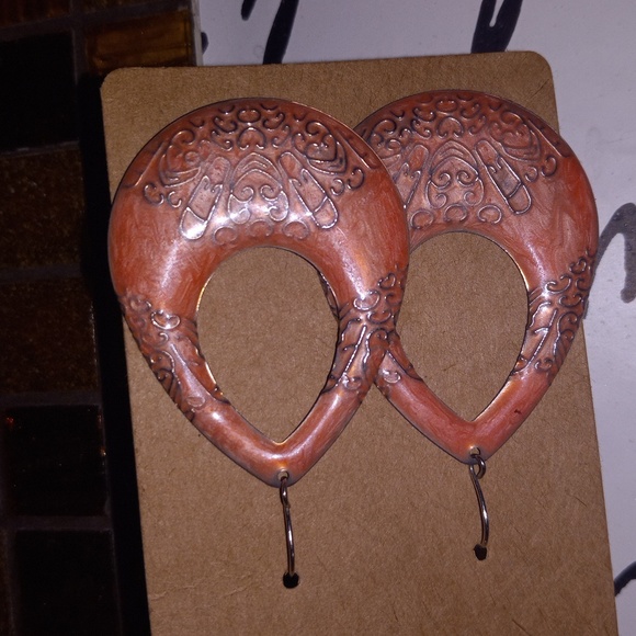 Vintage Coral Enamel with Filigree Detailing Earrings☆GLOWS UNDER black light☆ - Picture 10 of 12